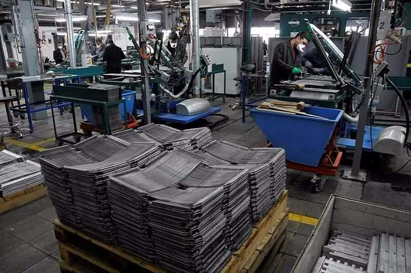 <p>Ayrıca, mukavim teknenin bütünlüğü açısından, denizaltı gemisinde ana cihaz sistemlerin montajı ve donatım faaliyetleri mukavim tekne ana parçalarını birleştirmeden önce tamamlanmaktadır."</p>
<p> </p>