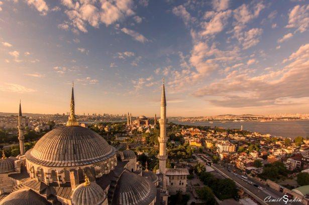 <p><span style="color:#FFD700"><strong>Sultanahmet'ten Ayasofya</strong></span></p>
