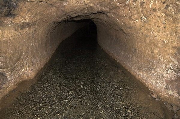 <p>İşte 2 bin 200 yıl önce Türkler tarafından, çölün altına yapılan bir mühendislik harikası. </p>