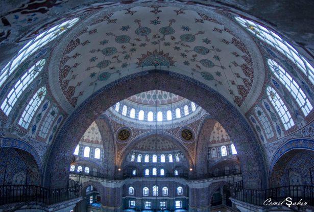 <p><span style="color:#FFD700"><strong>Yeni Camii</strong></span></p>
