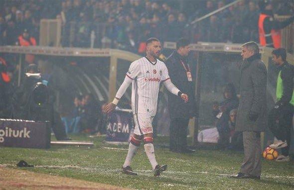 <p>Spor Toto Süper Lig’in 17. haftasında Osmanlıspor ile Beşiktaş karşı karşıya gelirken mücadelede Quaresma krizi yaşandı.</p>
