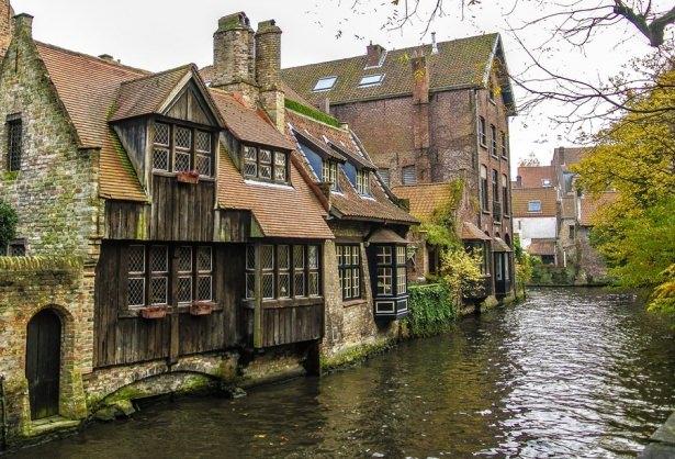 <p>Brugge, bug&uuml;n Avrupa&rsquo;nın orta&ccedil;ağ dokusunu en iyi yaşatan turistik kentlerinin başında yer alıyor.</p>

<p>&nbsp;</p>
