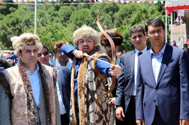<p>Müsabaka ve gösterilerin yapıldığı etkinliğe, Cumhurbaşkanı Recep Tayyip Erdoğan'ın oğlu Bilal Erdoğan da katıldı.</p>

<p> </p>
