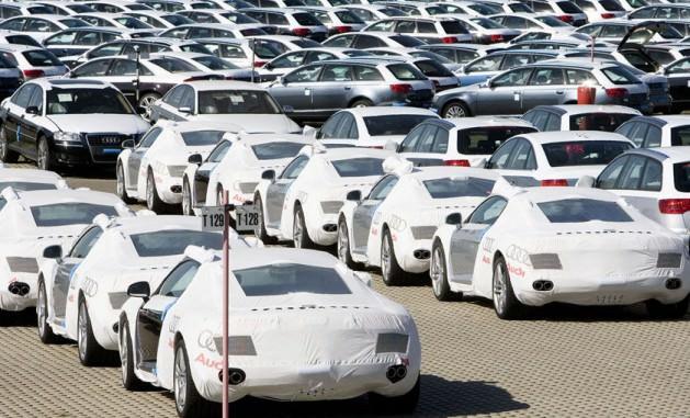 Bu yılın ilk yedi aylık döneminde, fiyatları fiyatları 460 bin euro ile 660 bin euro arasında değişen üst lüks segmentteki Ferrari'den 10 adet satıldı. Bu yılın Temmuz ayında ise 1 Aston Martin, 2 Infiniti, 2 Jaguar, 34 Porsche satıldı. Otomotiv Distribötürleri Derneği'nin (ODD) verilerinden yapılan belirlemeye göre, 2012 yılı Ocak-Temmuz döneminde Türkiye’de satılan lüks araç adetleri ise şöyle;