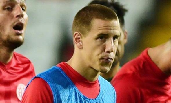 <p><strong>GİDENLER</strong><br />
<br />
Milan Jevtovic (Rosenborg) - Kiralık - Sağ Kanat<br />
Kadir Bekmezci (Boluspor) - Bonservissiz - Defansif Orta Saha<br />
Rıdvan Şimşek (Sivasspor) - Bonservissiz -Sağ Bek<br />
Can Arat (Sarıyer) - Bonservissiz - Stoper<br />
Oğuz Mataracı (Sarıyer) - Kiralık - Defansif Orta Saha<br />
Ahmet Aras (Yeni Malatyaspor) - Santrafor<br />
Şahin Aygüneş (Tuzlaspor) - Sol Kanat<br />
Abdel Diarra - Sözleşmesi feshedildi</p>
