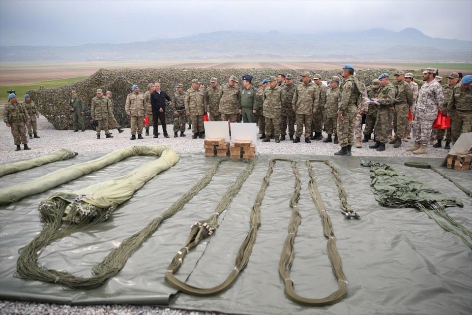 <p>TSK envanterine geçen yıl giren Chinook tipi iki helikopter de bu yıl ilk kez tatbikatta kullanıldı.</p>
<p> </p>