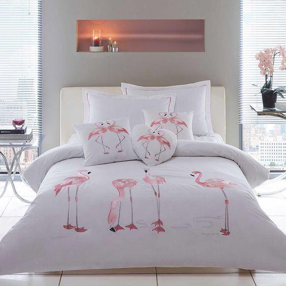 <p><strong>İşte flamingolu ev dekorasyonu...</strong></p>
