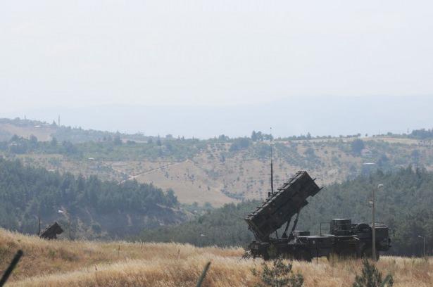 <p>Güvenlik önlemlerinin en üst seviyeye çıkarıldığı Karkamış’ta, Suriye’yi gören hakim noktalar ile kritik bölgelerde teyakkuza geçildi.</p>
<p> </p>