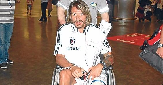 <p><strong>ERSAN ADEM GÜLÜM</strong></p>

<p>Başarılı stoper, 2010-2011 yılında Beşiktaş'a transfer olduktan sonra ön çapraz bağları koptu.</p>
