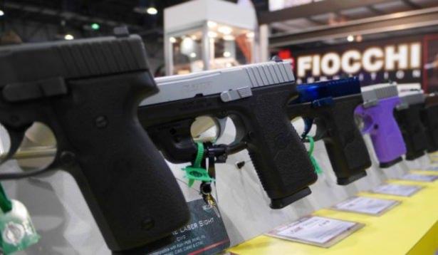 <p><strong>SHOT SHOW’UN GÖZDESİ</strong></p>
<p>Sarsılmaz Silah Sanayi, Las Vegas’ta her yıl yapılan, 1.650 küresel şirketin katıldığı dünyanın en büyük silah fuarı Shot Show’un en prestijli bölümünde, dünyanın en büyük 15 silah şirketiyle birlikte 2 stant birden açarak ürünlerini sergiledi. 3-4 metrekare yer için şirketlerin 4-5 yıl beklediği bu fuarda, gelecek yıl Sarsılmaz bir stant daha açıp silah aksesuvarlarıyla burada yer alacak.</p>