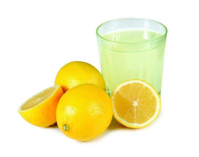 <p>Limonlu su içtikten sonra da dişlerinizi fırçalarsanız daha faydalı olduğunu görürsünüz.</p>

<p> </p>
