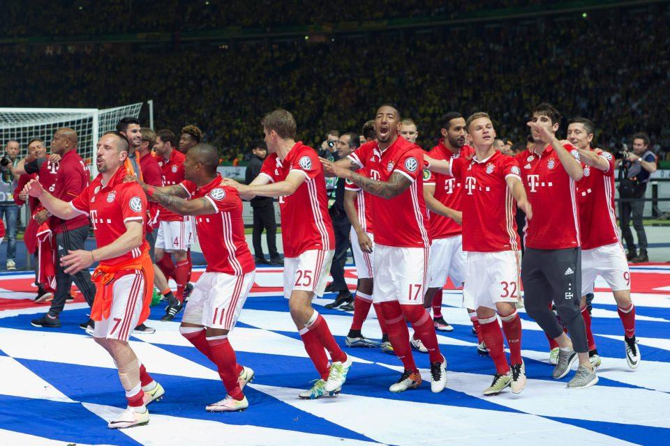 <p>FC Bayern Munich<br />
2.153 milyar euro</p>