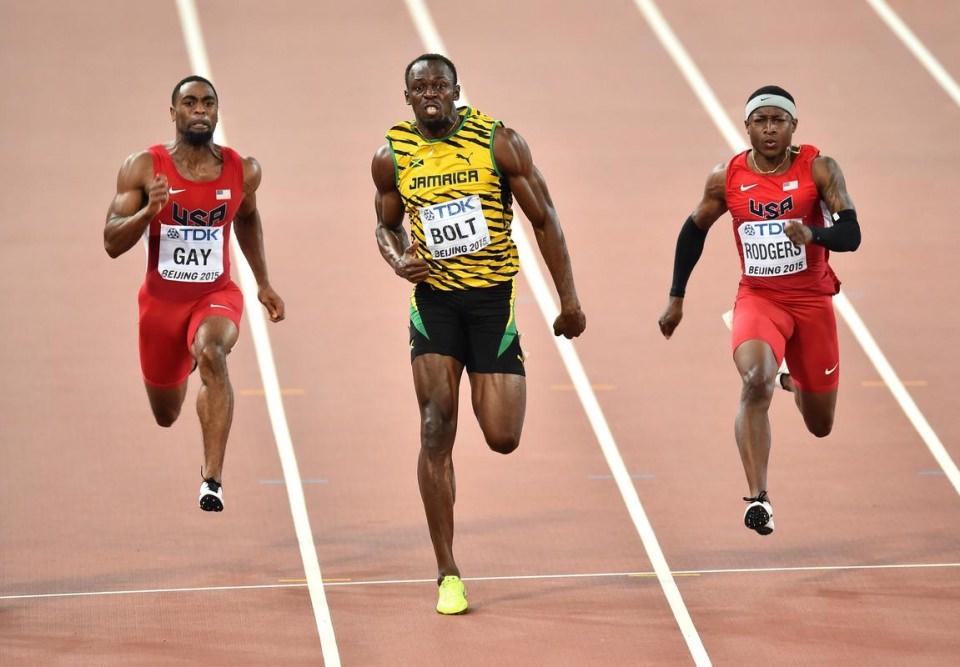 <p>Çin'in başkenti Pekin'de Pekin Ulusal Stadı'nda düzenlenen 15. Dünya Atletizm Şampiyonası 2. gün müsabakaları tamamlandı. (Soldan sağa) Amerikalı atlet Tyson Gay, Jameikalı atlet Usain Bolt ve Amerikalı atlet Mike Rodgers erkekler 100 metre koşusunda yarıştı.</p>
