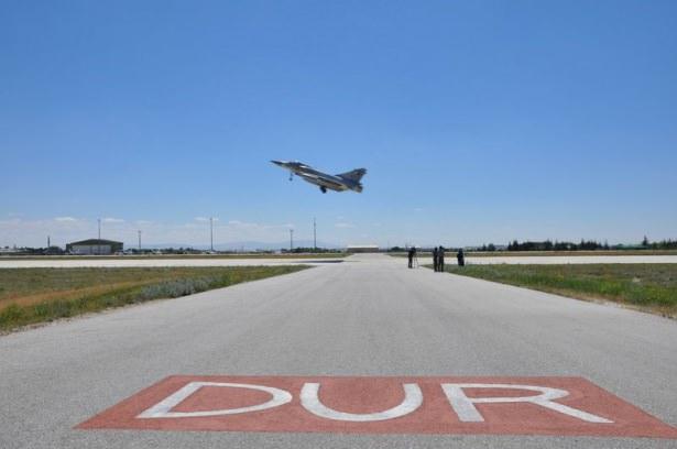 <p>Ardından, Anadolu Kartalı Eğitim Merkezi'nde, 9 Haziran'da başlayan Anadolu Kartalı 2014/2 Eğitimi ile ilgili brifing verildi.</p>