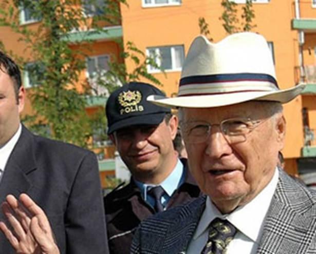 <p>Evren, mimarı olduğu 12 Eylül Darbesi'yle 2012 yılında açılan dava ile yüzleşti. Darbeden 32 yıl sonra dönemin kuvvet kademesinden hayatta kalan iki isim Kenan Evren ve Tahsin Şahinkaya hakkında dava açıldı.</p>