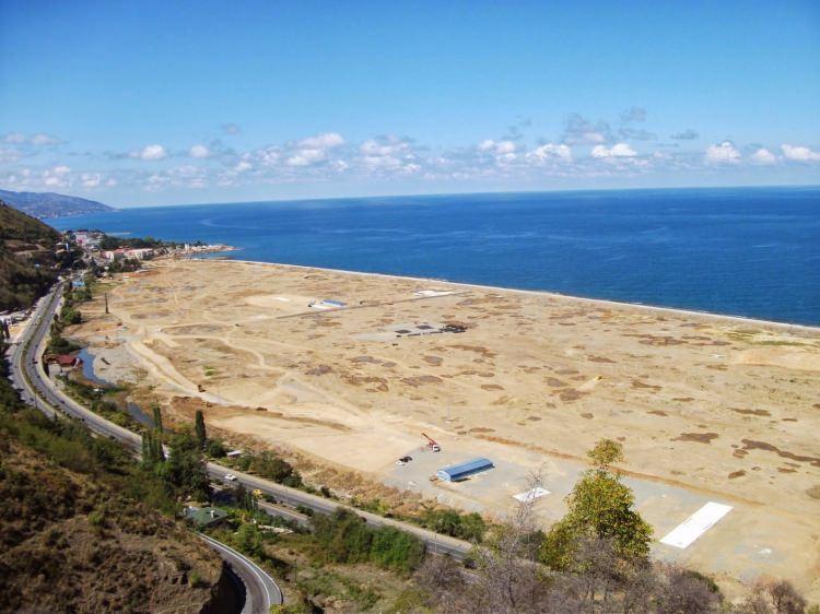 <p>2013 yılından Akyazı Stadı'nın yeri için denizin doldurulma çalışmaları...</p>