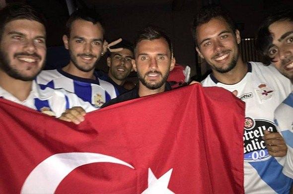 <p><strong>KİLİT PAS İSTATİSTİĞİNDE İSPANYA'NIN EN İYİSİ</strong><br />
<br />
Deportivo ile çıktığı 4 maçta toplam 156 kez topla buluşan ve 124 kez başarılı pas yapan Emre %79 oranı sağlarken bu dört maçta 14 kilit pas yapmayı başardı. </p>
