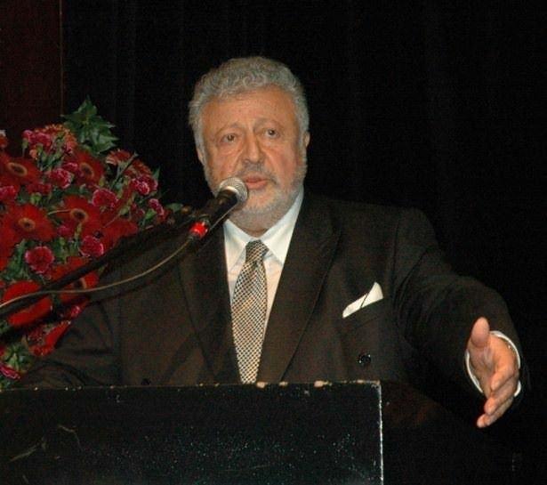 <p>Metin Akpınar 1941 doğumlu</p>

<p> </p>
