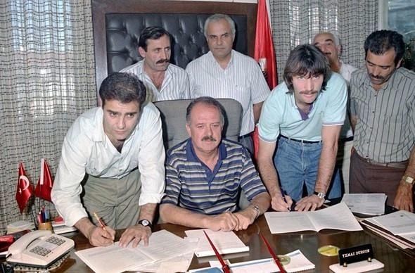 <p>Eğitim yaşamına Ankara 10. Yıl İlkokulu'nda başlayan Cavcav, öğrencilik yılları boyunca bir yandan da babasının işlettiği değirmende çalıştı.</p>
