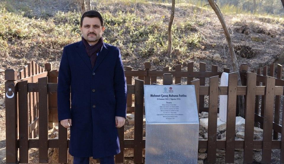<p>Biz de bu kahraman şehidimizin ruhuna Fatihalar gönderiyoruz. Onların bu kahramanlığı sayesinde bu topraklarda al bayrağımız dalgalanıyor. <strong>Bu topraklarda ezan sesi dinmiyor. Bu topraklarda biz özgürce, bağımsız olarak yaşıyoruz. Allah onlardan razı olsun."</strong></p>

<p> </p>
