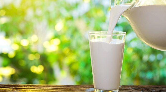 <p>Süt alerjisi varken tarhana çorbası içmenin, sütten yapılan yoğurt sebebiyle hastalığı tetiklediğine ve süte alerjisi olanların %90 çapraz reaksiyon nedeniyle keçi sütüne de alerji gelişebildiğine dikkat çekti.</p>
