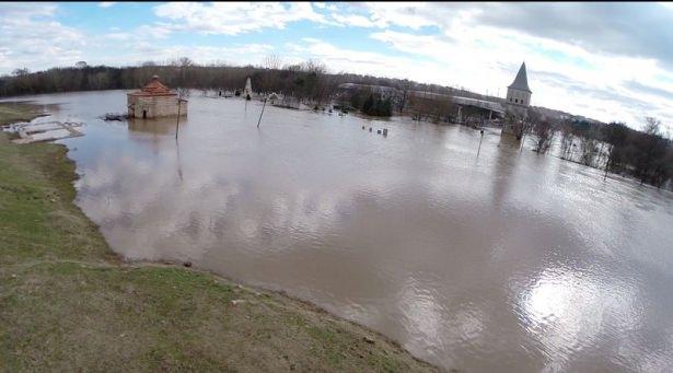 <p>Bulgaristan ve Yunanistan’daki aşırı yağışların ardından Tunca ve Meriç Nehri taşması sonucu sular altında kalan Edirne’de endişeli bekleyiş sürüyor. </p>
