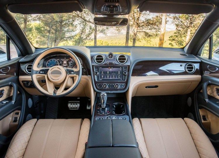 <p>BENTLEY BENTAYGA</p>
