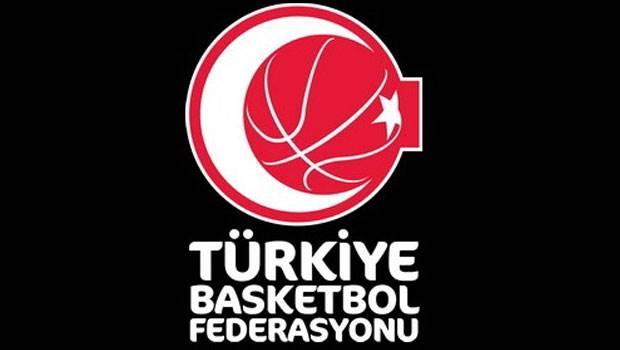 <p><strong>Türkiye Basketbol Federasyonu</strong><br />
<br />
Türkiye Basketbol Federasyonu (TBF) yaptığı açıklamada şu ifadeleri kullandı: "2017 yılının ilk saatlerinde bu gece, Ortaköy'de bir gece kulübünde, silahlı saldırı gerçekleştiğini, ilk resmi açıklamaya göre 39 vatandaşımızın hayatını kaybettiğini ve çok sayıda yaralı bulunduğunu derin bir üzüntüyle öğrenmiş bulunmaktayız. Ülkemizin birlik ve bütünlüğüne gölge düşürmeye yönelik bu hain saldırıda hayatını kaybeden tüm vatandaşlarımıza Allah'tan rahmet ve yakınlarına sabır diliyor; tüm yaralı vatandaşlarımıza ve resmi görevlilere acil şifalar diliyoruz."</p>
