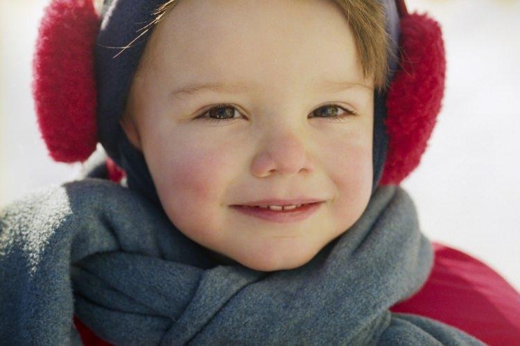 <p>Kulak bölgesini soğuktan koruyan bu kulaklıklar, kürk olması nedeniyle çocukları daha da sıcak tutuyor.</p>
