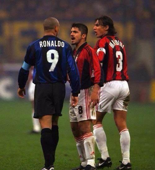 <p>Bir kare,bir derbi ve üç efsane ; Ronaldo,Gattuso,Maldini (1999)</p>
