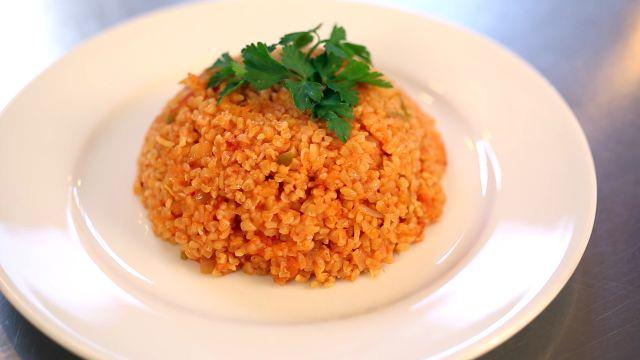 <p>- Bulgur pilavı ya da tam buğday unundan yapılan makarnaları tüketmeye özen gösterin</p>
