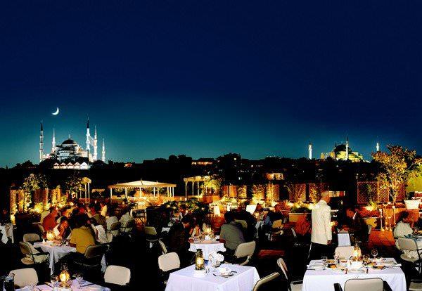 <p><strong>İstanbul'da Ramazan ayının son iftarı ise saat 20:35'te yapılacak.</strong><br />
<br />
<a href="http://ramazan.haber7.com/" target="_blank">RAMAZAN SAYFAMIZA GİTMEK İÇİN TIKLAYIN</a></p>
