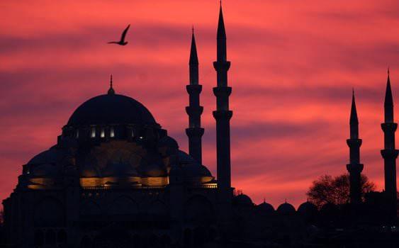 <p><strong>İstanbul'da Ramazan ayının son sahuru ise 27 Temmuz'da saat 03:59'da yapılacak.</strong><br />
<br />
<a href="http://ramazan.haber7.com/" target="_blank">RAMAZAN SAYFAMIZA GİTMEK İÇİN TIKLAYIN</a></p>
