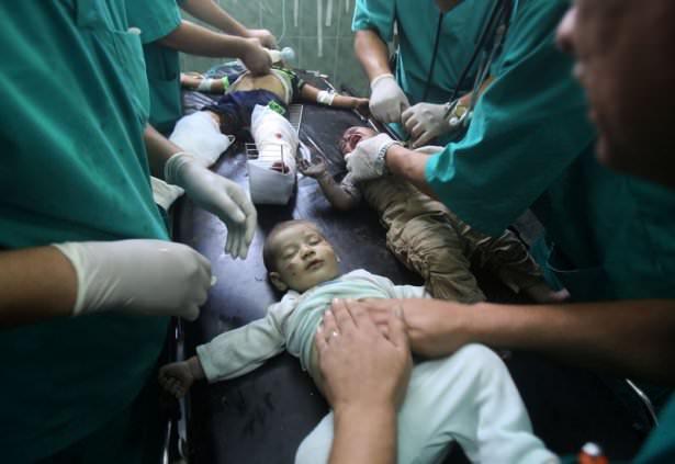 <p>Refah'taki Ebu Yusuf Naccar Hastanesi'ne saldılarda, çoğunluğu çocuklardan oluşan ölü ve yaralılar getirildi.</p>
