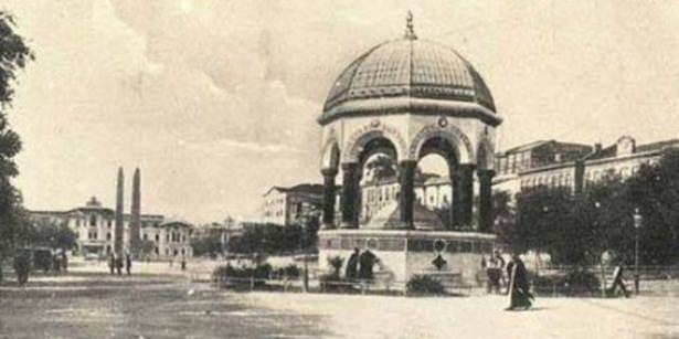 <p>Doktorların tavsiye ettiği ilâçları kullanmasına rağmen, Abdülhamid´in hastalığı ağırlaşıyor ve bir iyileşme belirtisi görülmüyordu...</p>

<p> </p>
