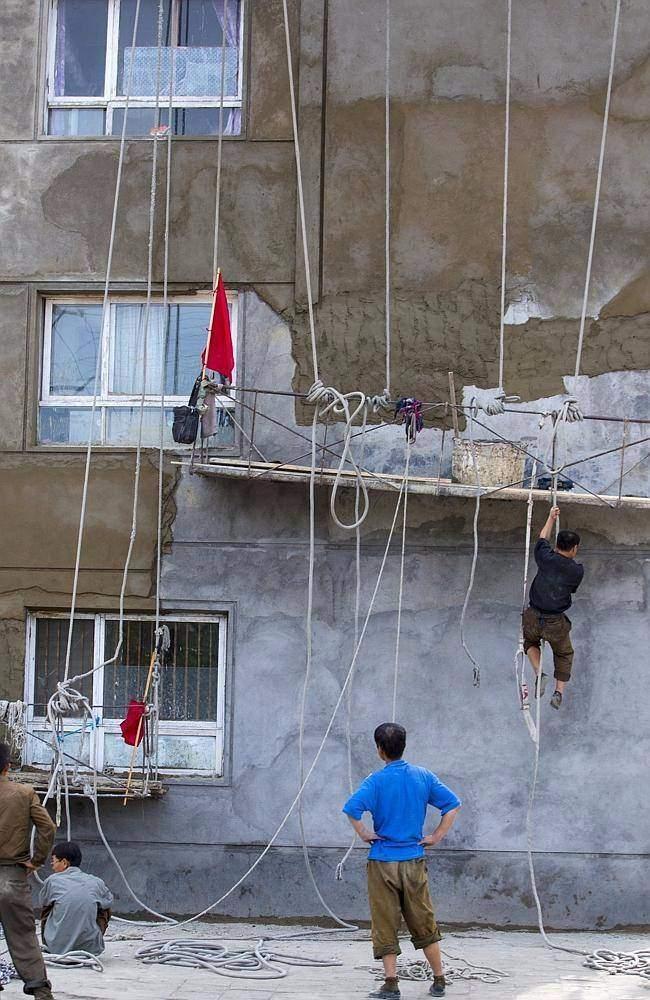 <p>Düşük ücretle iş güvenliği olmadan çalışan Koreliler.</p>