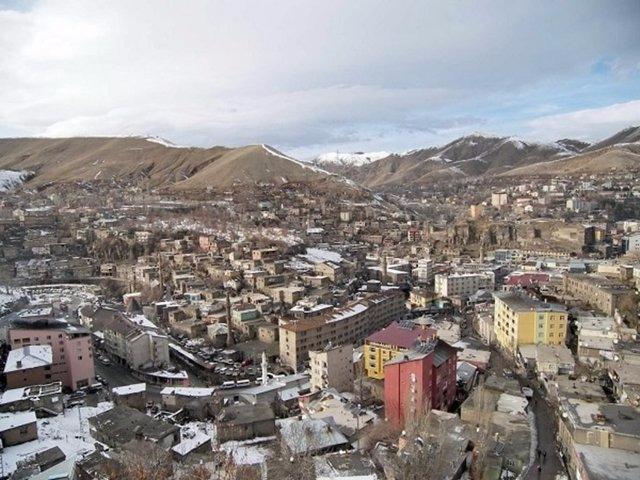 <p>İl: Bitlis<br />
İlçe: Merkez<br />
Mahalle: Hüsrev Paşa<br />
Nüfusu: 8960</p>

<p> </p>
