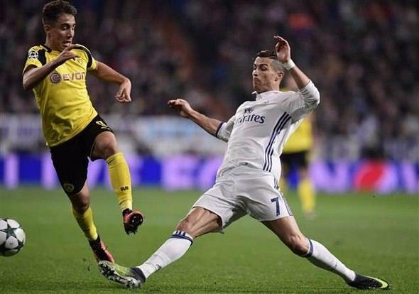 <p>F Grubu'nda 6. ve son haftaya lider giren Dortmund, sahasında Real Madrid ile 2-2 berabere kalarak, grup maçlarını zirvede tamamlamayı başardı. Bu başarıda başrolü oynayan isim ise Emre Mor oldu.</p>
