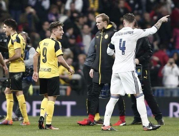<p>Şampiyonlar Ligi'nde gruplarda ilk 2 sıraya girerek tur atlayan takımlar şunlar: Arsenal, Napoli, Barcelona, Atletico Madrid, Monaco, Borussia Dortmund, Leicester City, Juventus, Paris St Germain, Benfica, Manchester City, Bayern Münih, Bayer Leverkusen, Real Madrid, Porto, Sevilla.</p>
