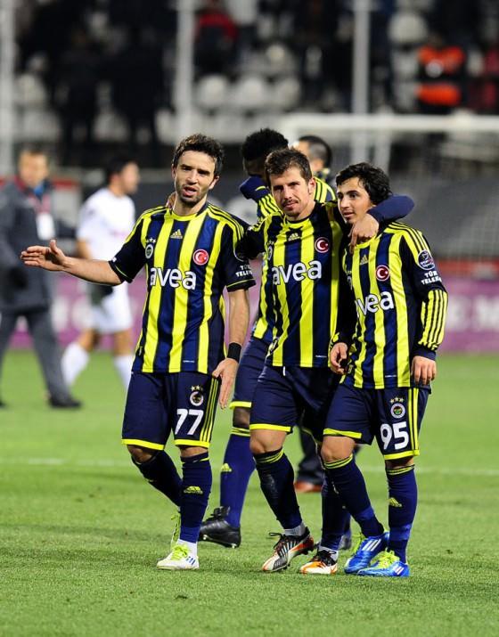 Yeni sezon öncesi güçlü bir kadro kurmak isteyen Sarı-Lacivertliler, dört koldan çalışmalarına devam ederken mevcut futbolcular arasındaki bir isim Teknik Direktör Aykut Kocaman'ın planlarını etkileyeceğe benziyor. 15 yaşında Denizlispor'dan alınan Recep Niyaz, son dönemdeki performansıyla gelecek sezon ilk 11'i zorlayacağının işaretlerini veriyor.