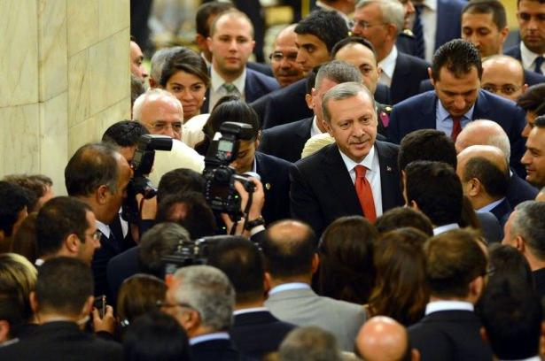<p>TBMM'nin yeni dönemi için yapılan resepsiyona Cumhurbaşkanı Recep Tayyip Erdoğan ve eşi Emine Erdoğan birlikte katıldı.</p>
