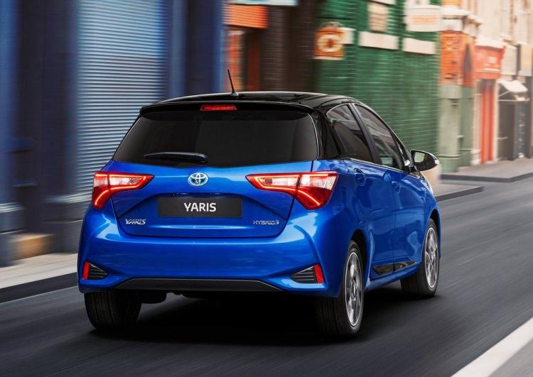 <p>Yenilenen Yaris'te 1.33 litrelik benzinli motorun yerini 1.5 litrelik dört silindirli benzinli motor alıyor. 1.496 cc olan bu atmosferik motor, 111 beygirlik güç üretebilirken, tork değeri 136 Nm.</p>
