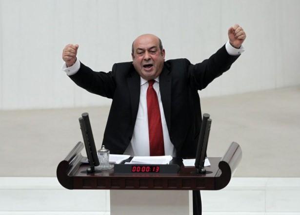 <p>Hasip Kaplan </p>
<p>1 Ocak 1954<br />
<br />
63 yaşında.</p>