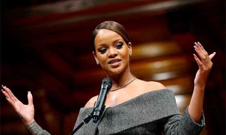 <p>Rihanna, geçtiğimiz aylarda Harvard'da bir konuşma yapmıştı. </p>
