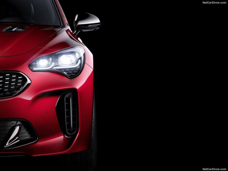 <p>3.3-litrelik bir çift turbo V6, 365 hp (370 PS) güç çıkışı ve 510 Nm tork ile 8 vitesli otomatik şanzımana sahip.</p>