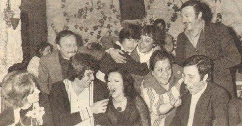 <p>Kemal ve Gul Sunal çifti evlilik yıl dönümlerini kutluyor...</p>
<p> </p>