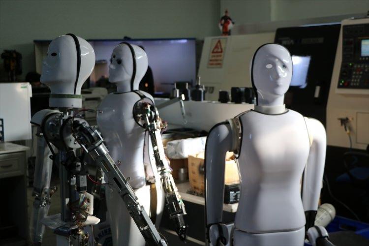 <p>Bu robotlar için de bize birçok fikir geliyor. Aldığımız geri dönüşlerden en ilginci ev hanımlarından gelmişti.</p>
