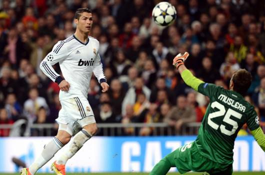 Burak Yılmaz'ı Real Madrid'ten 3 kişi birlikte tutuyor ama Ronaldo ve Benzema babasının çiftliği gibi geziniyor. 