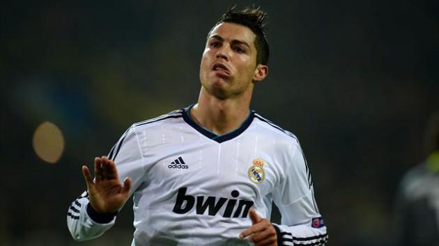 Crsitiano Ronaldo - Paris Saint Germain --- Paris Saint Germain Kulübü Başkanı Nasser Al Khelaifi, Cristiano Ronaldo ve Jose Mourinho dedikoduları üzerine net bir açıklama yaptı... L'Equipe'e konuşan Khelaifi, Ronaldo ile ilgili olarak, "Cristiano Ronaldo, Real Madrid için oynuyor ve başkanına çok büyük saygı duyuyor. Ben de başkanına saygı duyuyorum. Bu nedenle eğer Cristiano'yu Paris Saint Germain'de görmek istersem, ilk önce başkan Florentino Perez'i ve kulübü ararım" açıklamasını yaparak gazetelerde çıkan haberleri yalanladı.