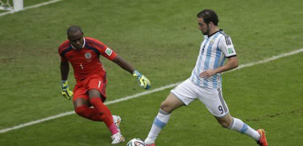 <p>Vincent Enyeama - Nijerya</p>
<p> </p>